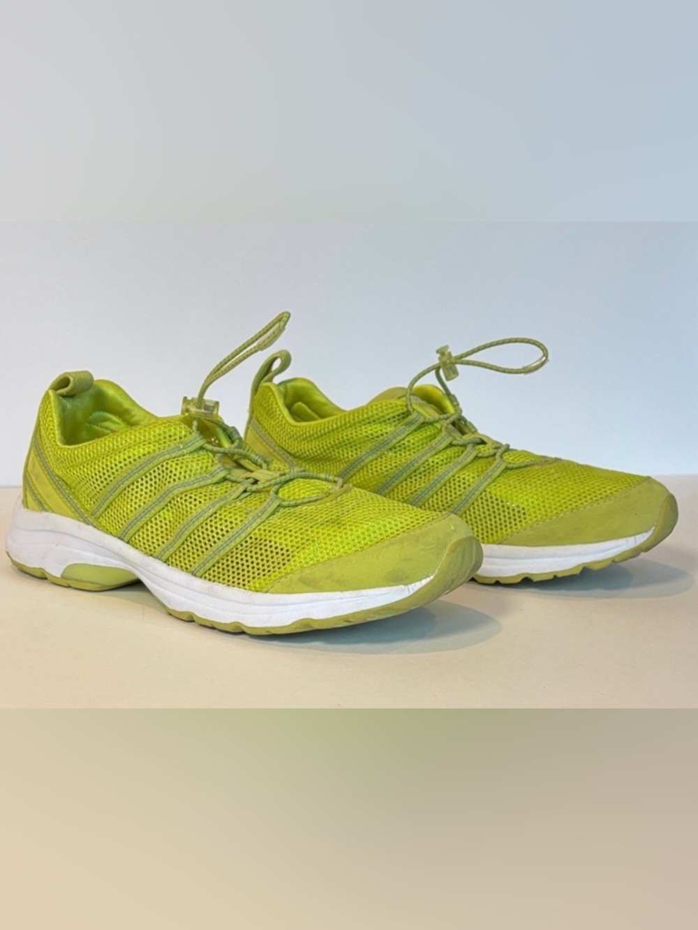 Lands’ End Neon Tennis Shoes Sneakers Athletic Shoes. Size 8